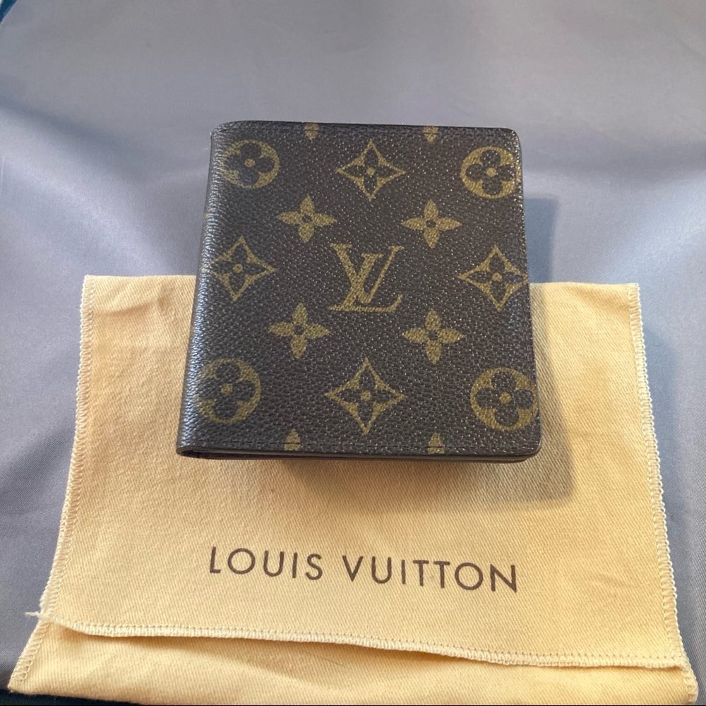 Louis Vuitton Men’s Wallet “Like New”